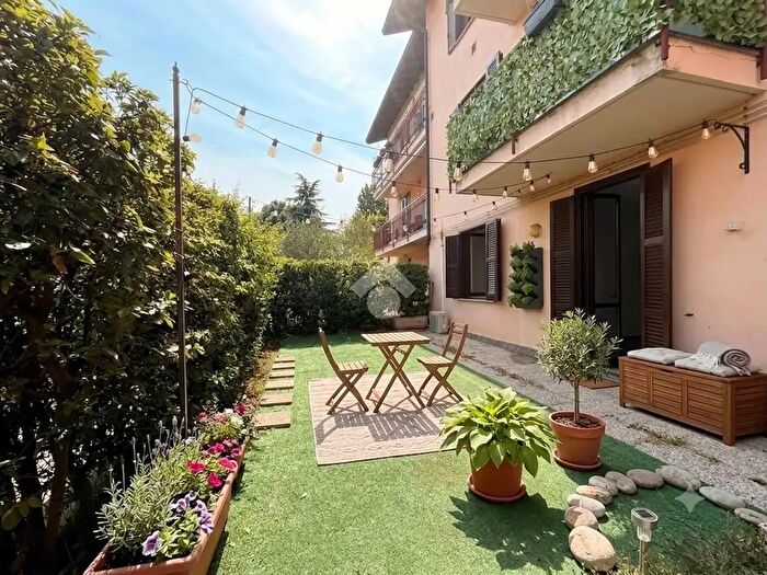 Appartamento bilocale in vendita in Via Castello, Luvinate