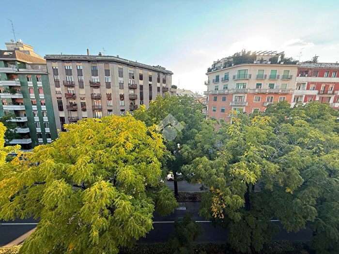 Appartamento quadrilocale in vendita in Viale Gran Sasso, Milano