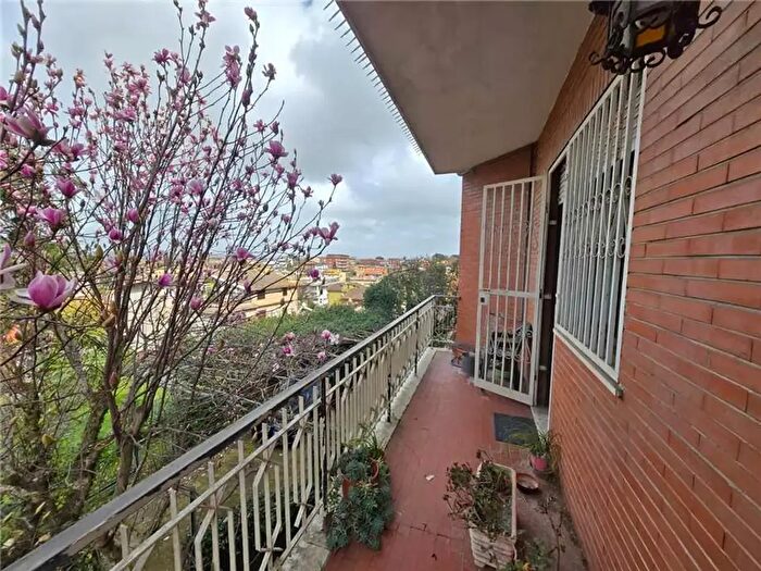 Appartamento con 5 locali in vendita in Roma