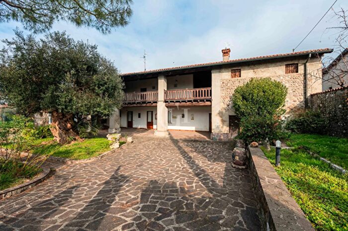 Casa con 8 locali in vendita in Erbusco