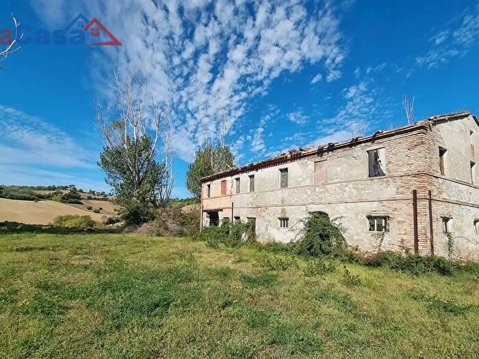Casa con 10 locali in vendita in Via Maccarata, Santa Maria Nuova