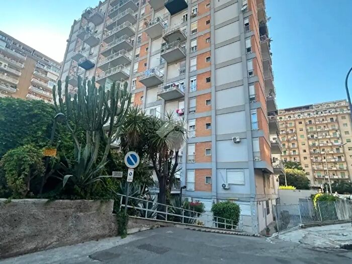 Appartamento trilocale in vendita in Via Guido Jung, Palermo