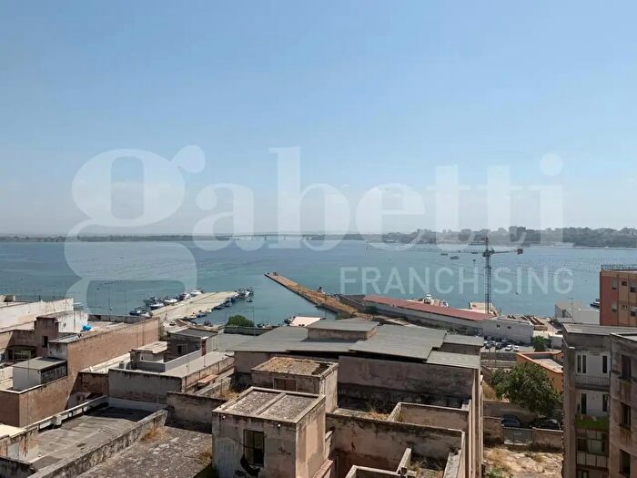 Appartamento trilocale in vendita in Via Orsini, Taranto