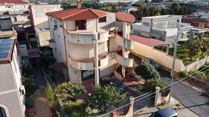 Casa con 10 locali in vendita in Via Chinnici Rocco, Balestrate