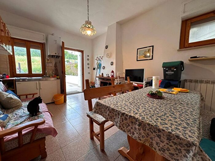 Appartamento bilocale in vendita in Via Carpine, Montefiascone