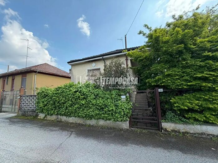 Appartamento con 5 locali in vendita in Via Cristoforo Colombo, Tromello