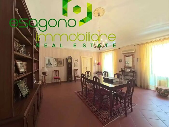 Appartamento con 8 locali in vendita in Siracusa