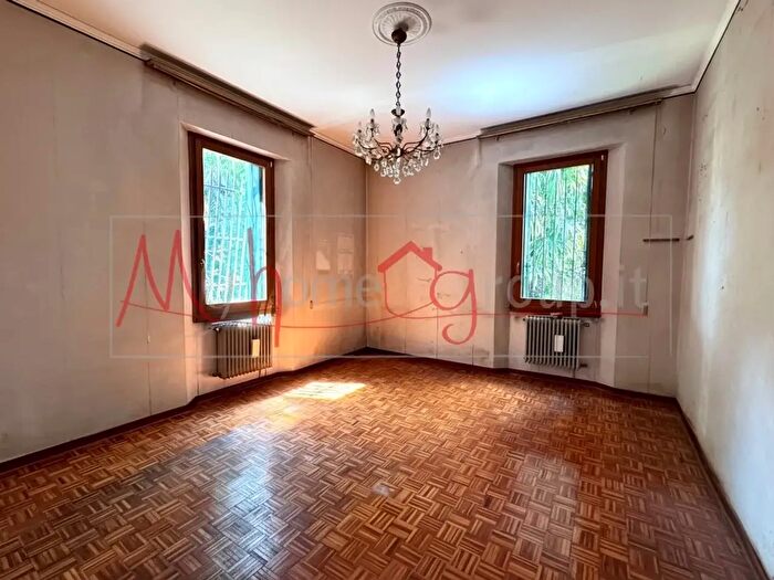 Appartamento quadrilocale in vendita in Via Volturno, Padova