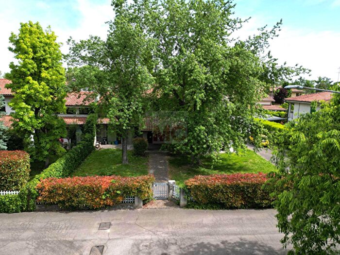 Casa con 7 locali in vendita in Via De Gasperi, Scandiano