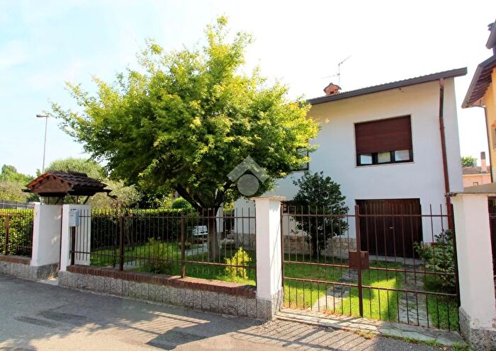 Casa trilocale in vendita in Via S Barnaba, Lodi