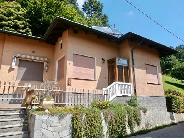 Casa con 5 locali in vendita in Frazione Foglia, Vallanzengo