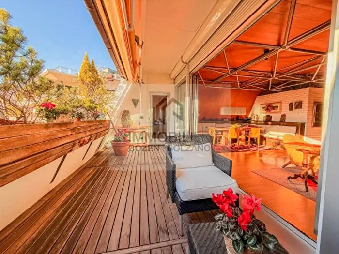 Appartamento con 5 locali in vendita in Via Camillo Benso di Cavour, Bolzano