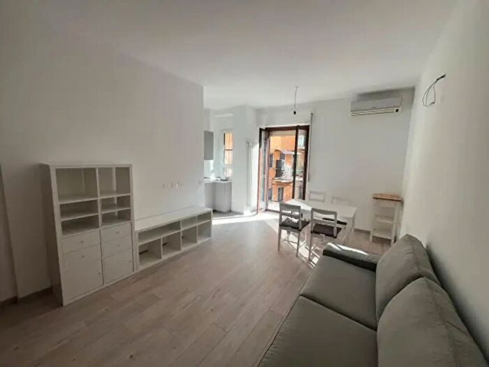 Appartamento trilocale in affitto in Via Mincio, Milano