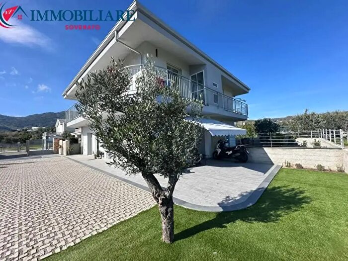 Casa quadrilocale in vendita in Montepaone