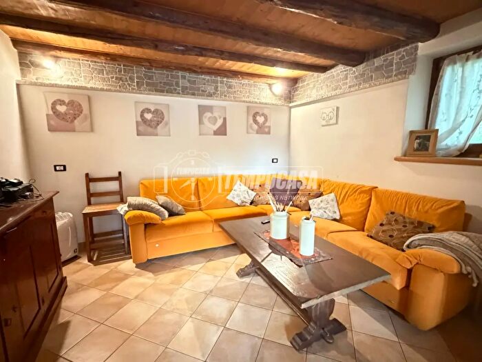 Appartamento con 6 locali in vendita in Salita Venal, Chies D'Alpago