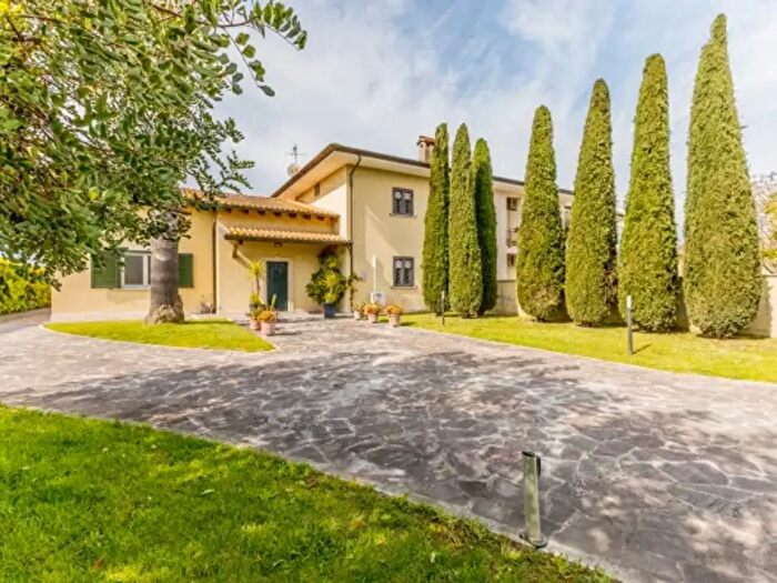 Casa con 6 locali in vendita in Strada Torrenuova, Latina