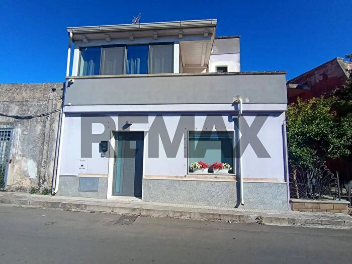 Casa con 5 locali in vendita in Torchiarolo