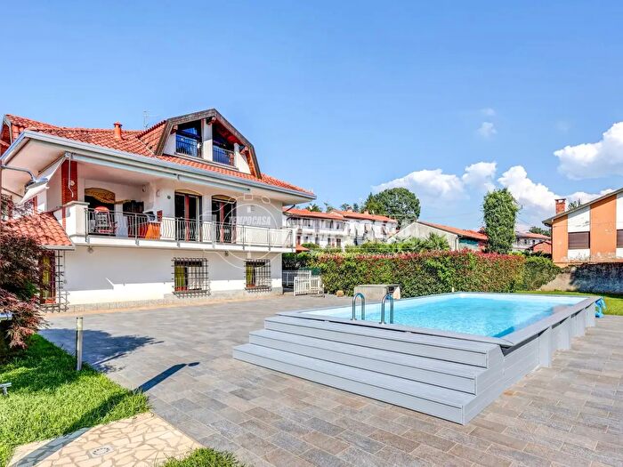 Casa quadrilocale in vendita in Via Sottoronco, Varallo Pombia