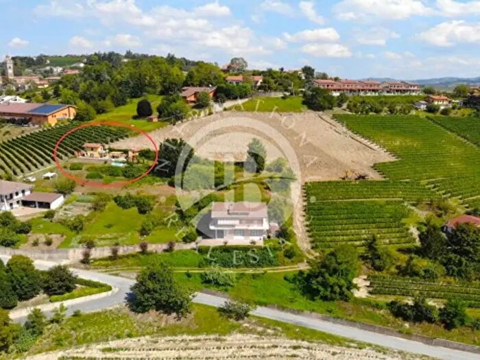 Casa con 6 locali in vendita in Monforte DAlba