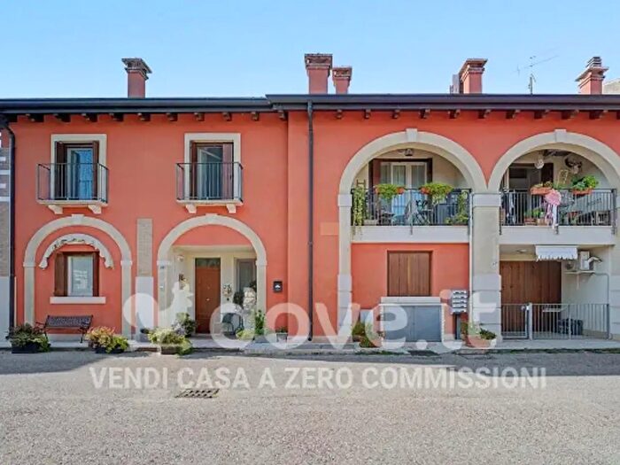 Appartamento con 5 locali in vendita in Via Tezze, Sommacampagna