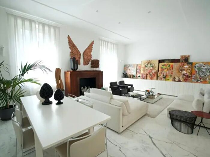 Appartamento quadrilocale in vendita in Via Volturno, Milano