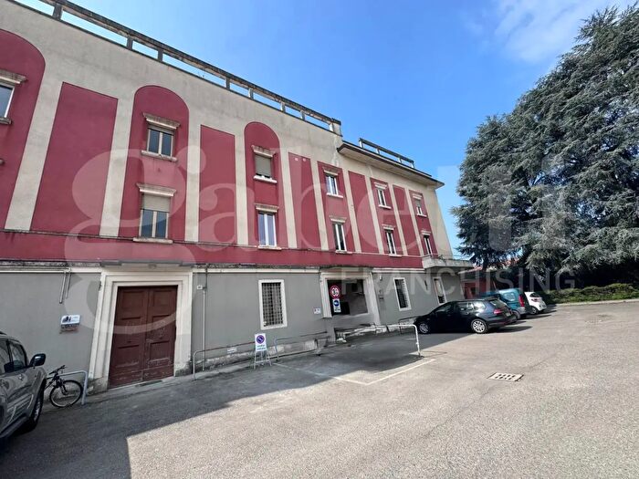 Appartamento con 5 locali in vendita in Via Marco Celio, Bologna