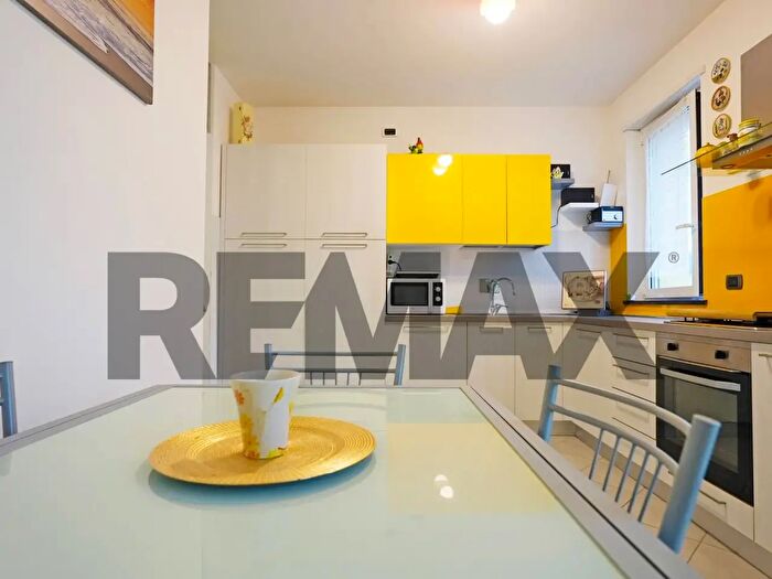 Appartamento trilocale in vendita in Via Luigi Cibrario, Genova