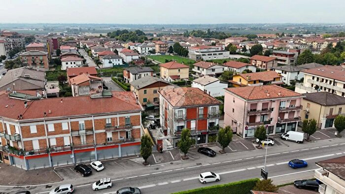 Appartamento quadrilocale in vendita in Via Strà, Caldiero