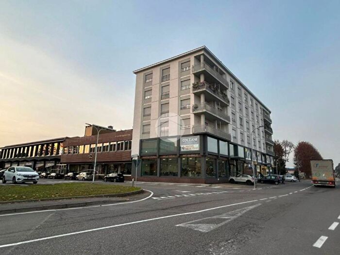 Appartamento trilocale in affitto in Appartamento Via Tommaso Edison, SantAmbrogio, Seregno