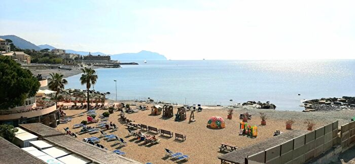 Appartamento trilocale in vendita in Via Zara Genova, Genova