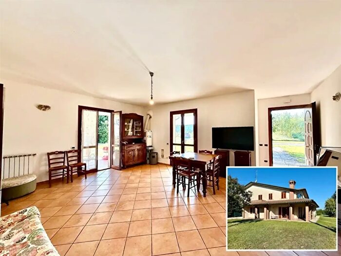 Casa con 7 locali in vendita in Via di Mezzo, Ravenna