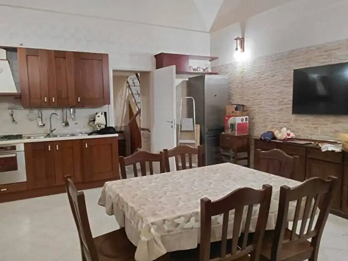Appartamento trilocale in affitto in Vico Miracoli, Napoli