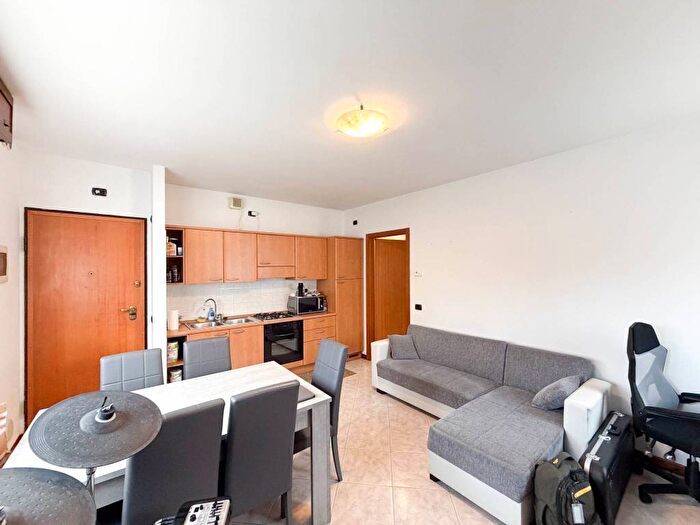 Appartamento bilocale in affitto in Borgo Roma, Verona