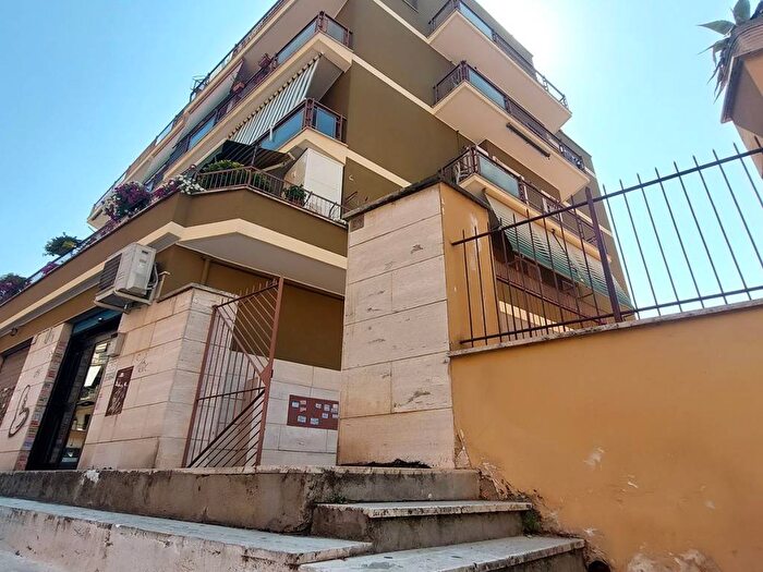 Appartamento trilocale in affitto in Via delle Fresie, Centocelle, Roma