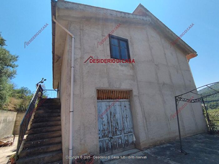 Casa quadrilocale in vendita in Pollina