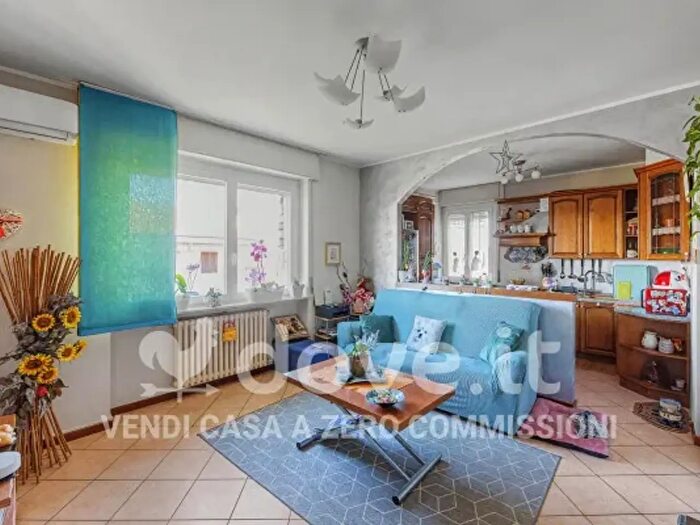 Appartamento bilocale in vendita in Via XXV Aprile, Buguggiate