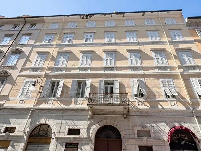 Appartamento quadrilocale in vendita in Via del Lazzaetto Vecchio, Trieste
