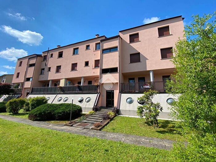Appartamento quadrilocale in affitto in Via D'Annunzio, Canova San Zeno, Olgiate Molgora