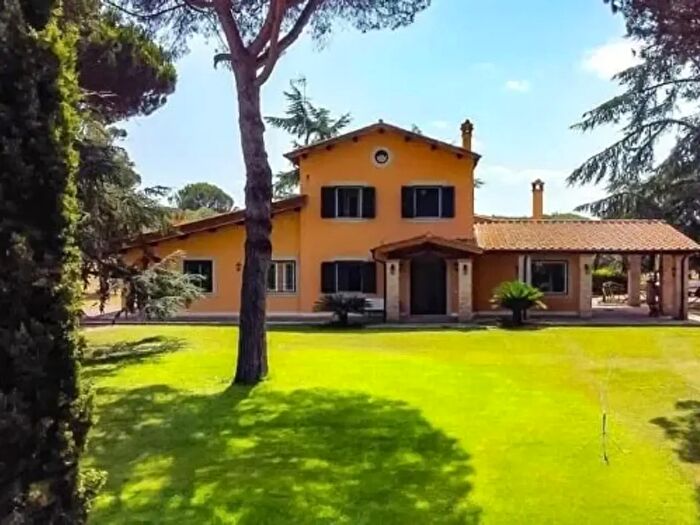 Casa con 6 locali in vendita in Via Nazareno Strampelli, Roma