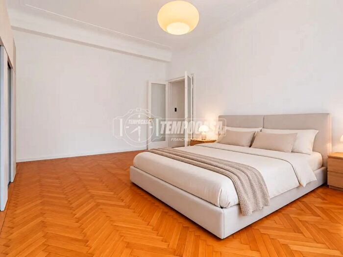 Appartamento trilocale in affitto in Via Bazzini, Milano