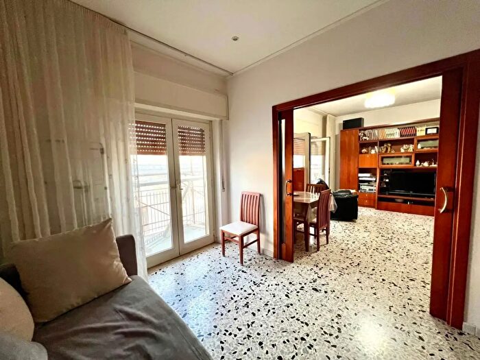 Appartamento quadrilocale in vendita in Via Terracina, Napoli