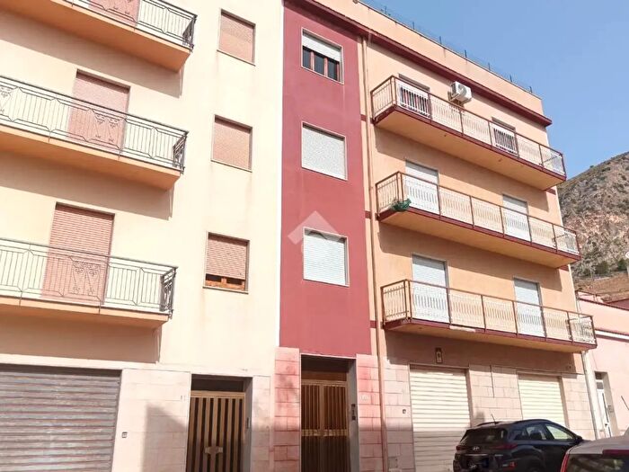 Appartamento con 5 locali in vendita in Via Taranto, Erice
