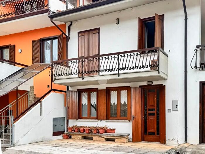 Casa con 5 locali in vendita in Via Tesio Sotto, Serle