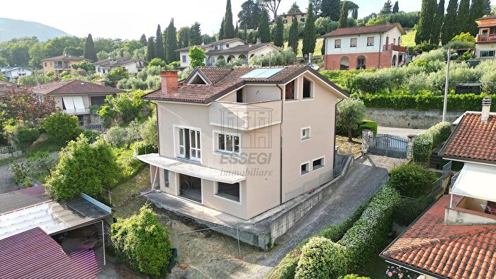 Casa con 8 locali in vendita in Traversa I Via Vecchia della Chiesa, Lucca