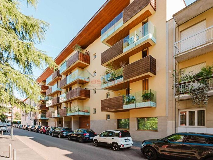 Appartamento trilocale in vendita in via Panfilo Nuvolone, Certosa, Milano
