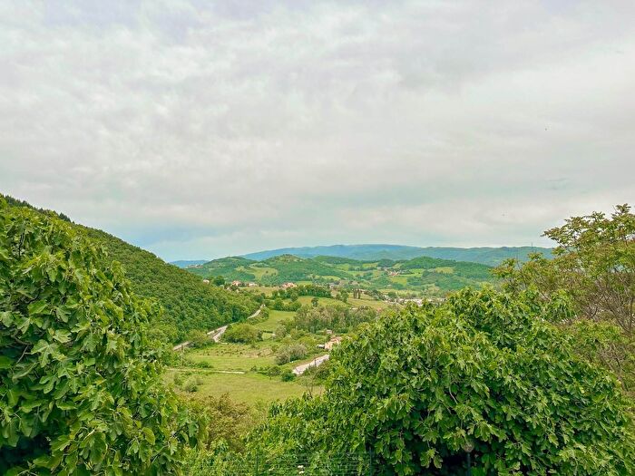 Casa con 7 locali in vendita in Via Clementina, Nocera Umbra