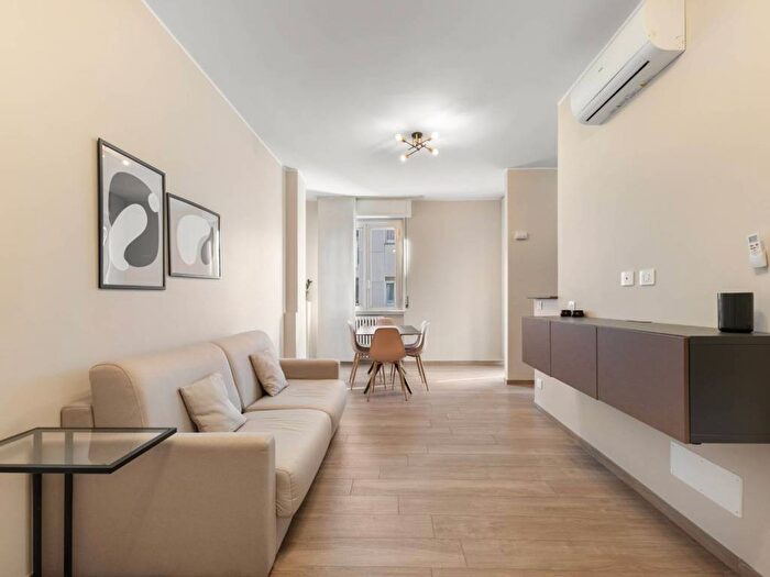 Appartamento trilocale in affitto in Via Lodovico Muratori, Porta Romana Medaglie dOro, Milano