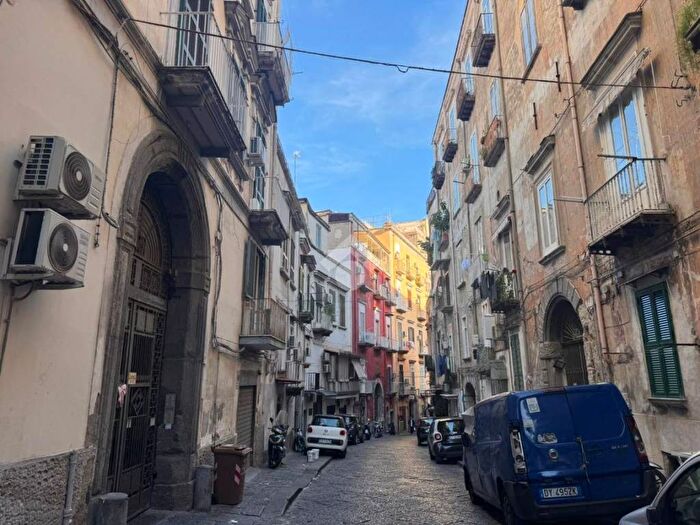 Appartamento trilocale in vendita in Via Antonio Villari, Sanità, Napoli