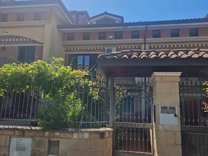 Casa con 6 locali in vendita in Via Padre Pio Pietralcina, Avellino