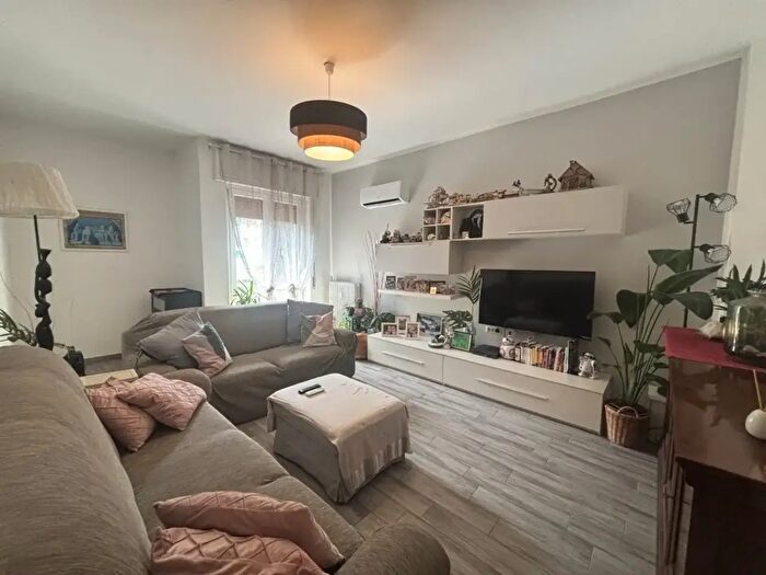 Appartamento trilocale in vendita in Via Solone, Monza
